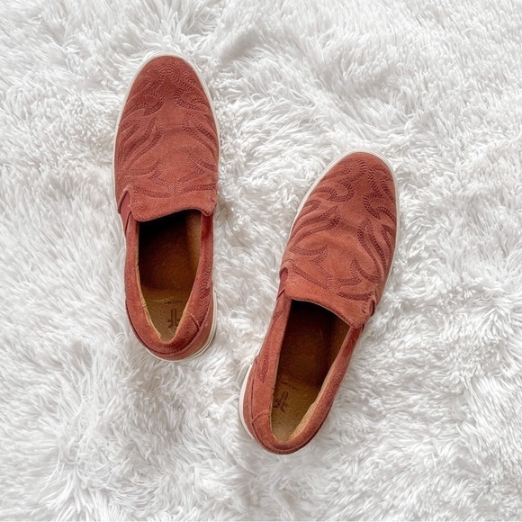 Frye | Slip on Ivy Primrose Sneaker in size 7 - Picture 7 of 12